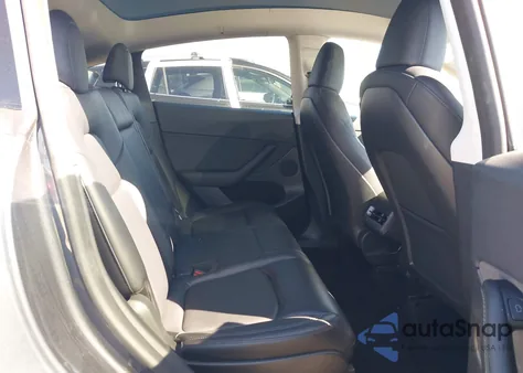 2023 Tesla Model Y Awd/Long Range Dual Motor All-Wheel Drive z USA, uszkodzony, nr VIN 7SAYGAEE8PF972307